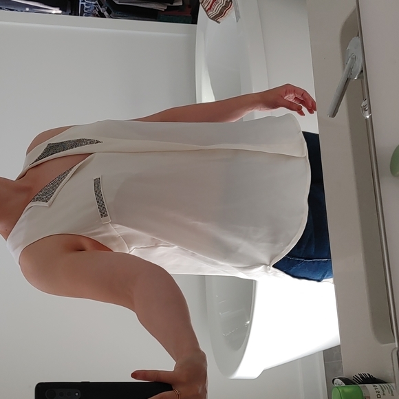 Not wearing - Picture 3 of 3